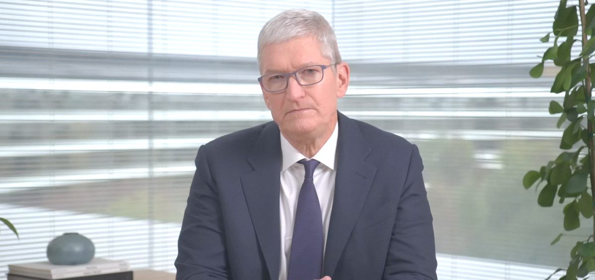 Акции Apple слегка снизились после угроз Трампа ввести 25%-ные пошлины на iPhone, произведенные за пределами США.