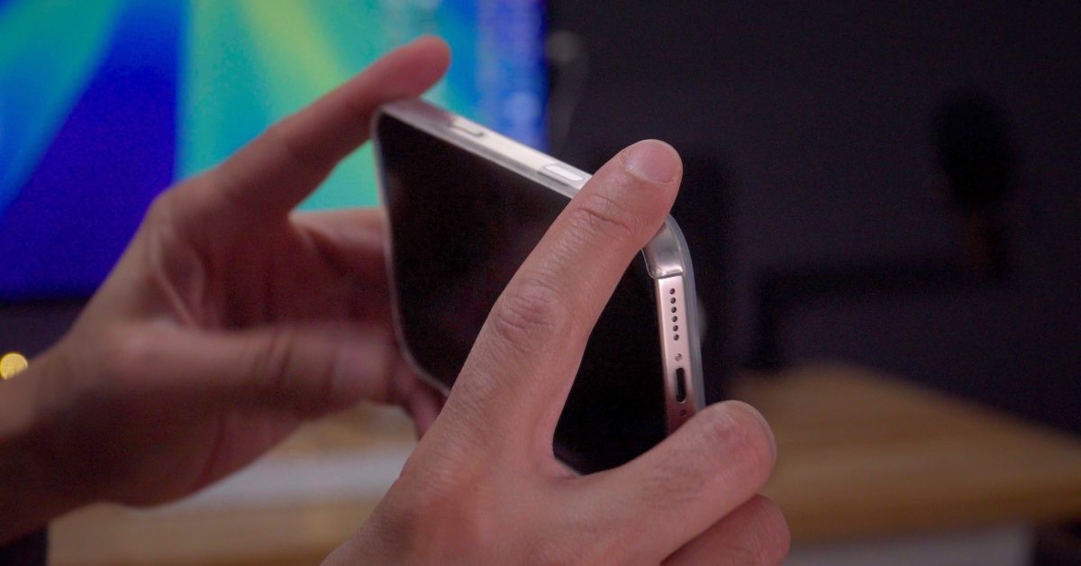 Утечка iPhone 17 Pro: на фото виден второй модуль управления камерой?"