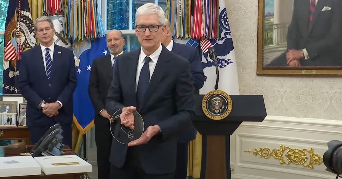 South Park mocks Tim Cook’s golden gift to Donald Trump