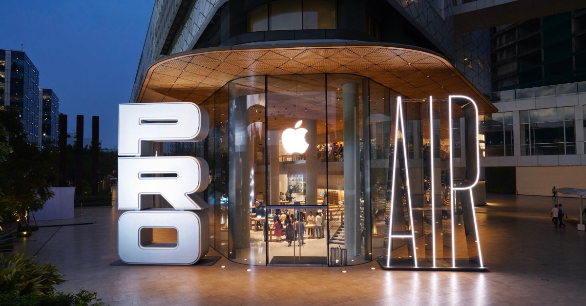 Apple отмечает запуск нового iPhone впечатляющим фирменным оформлением магазинов в стиле Pro и Air