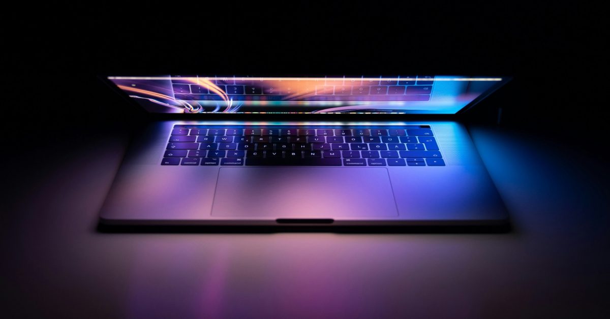 Два уникальных новых MacBook Pro выйдут в этом году, начиная со следующей недели