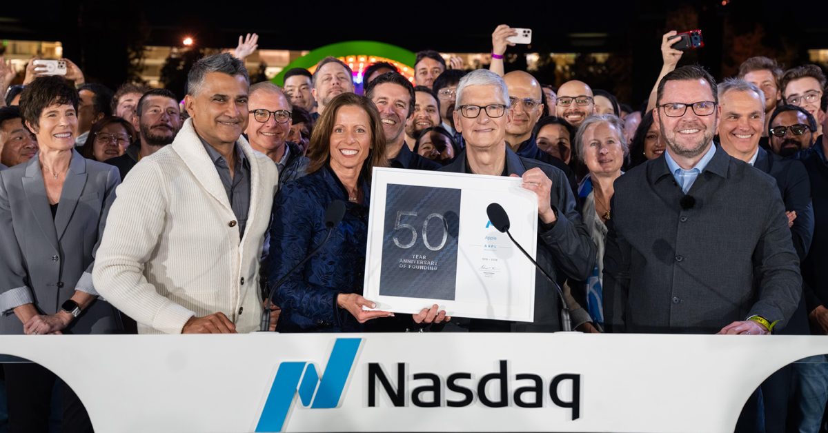 Тим Кук открывает торги на Nasdaq в честь 50-летия Apple