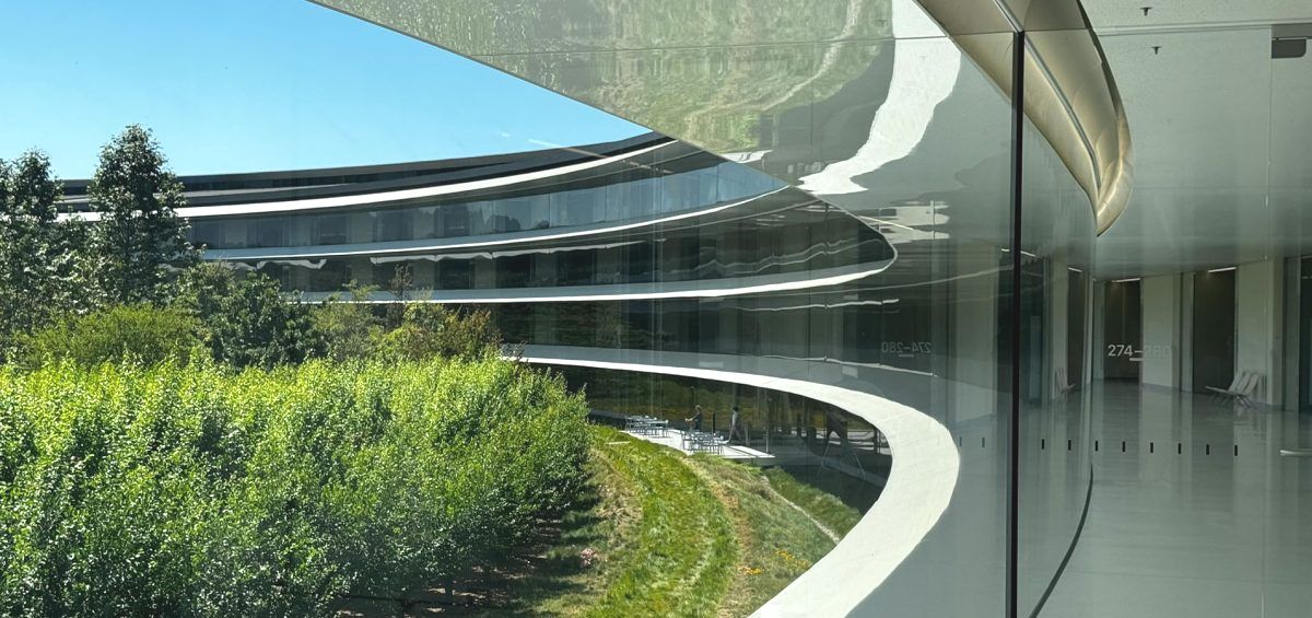 Россия требует от Apple хранить переписку пользователей и передавать её по запросу